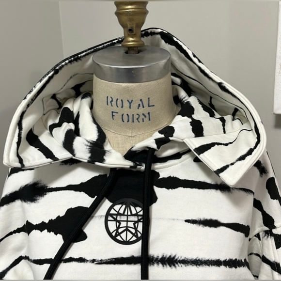 NWT Burberry Women's Sweater Monochrome Black White Hoodie Italy Size XS $1325 - Picture 2 of 8